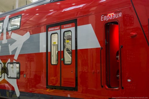 В Москве представлен новый двухэтажный поезд "Аэроэкспресс Евразия" (27 фото)