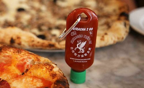 Sriracha2go – брелок с чили соусом (3 фото)