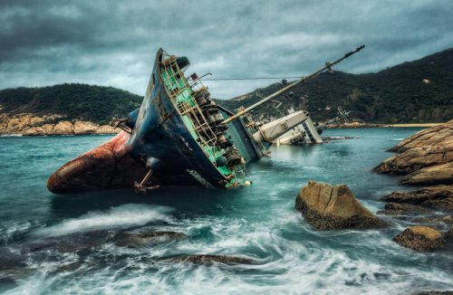 Впечатляющие фотографии мест кораблекрушений по всему свету (28 шт)