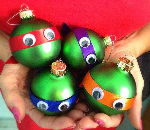 Ёлочные игрушки и новогодние декорации своими руками (19 фото)