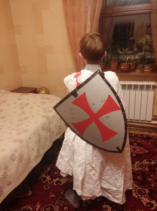 Костюм рыцаря для ребёнка своими руками (12 фото)