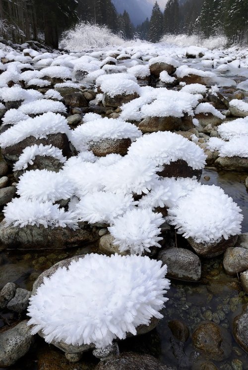 Природные скульптуры из снега и льда (34 фото)