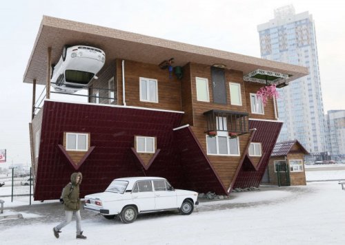 В Красноярске построили дом-перевёртыш (10 фото)
