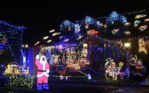 Рождественские декорации украсили британский город Хедж Энд (16 фото)