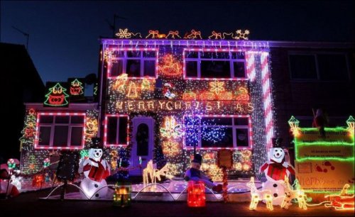 Рождественские декорации украсили британский город Хедж Энд (16 фото)