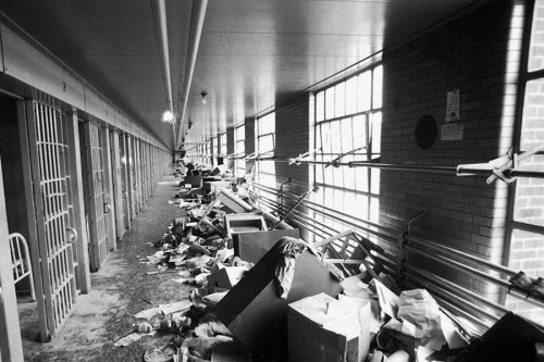 Самые страшные тюрьмы в мире (13 фото)