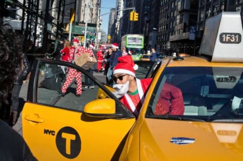 В Нью-Йорке прошёл "пьяный" парад Санта-Клаусов SantaCon (36 фото)