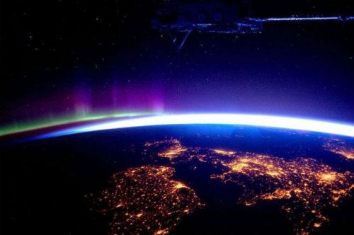 Впечатляющие фотографии нашей планеты с высоты 300 километров (59 фото)