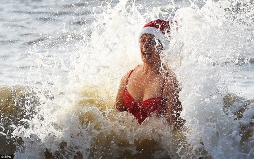 Рождественские заплывы "моржей" в Англии (25 фото)