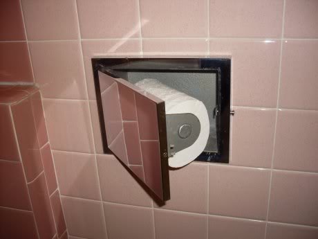 Оригинальные держатели для туалетной бумаги (21 фото)