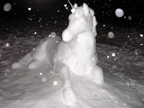 Снежные скульптуры от профессионалов и любителей (17 фото)