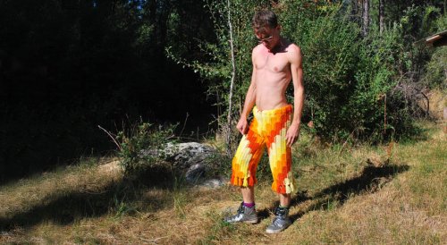 Новая мужская мода: вязаные крючком разноцветные шорты и брюки (8 фото)
