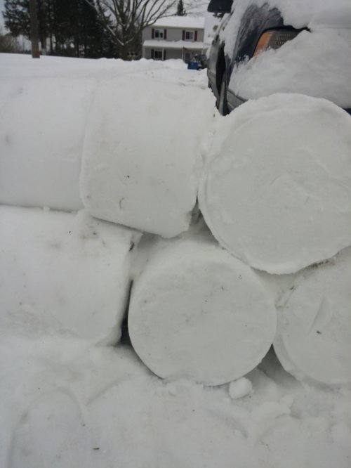 Как убирают снег трудолюбивые шутники (26 фото)