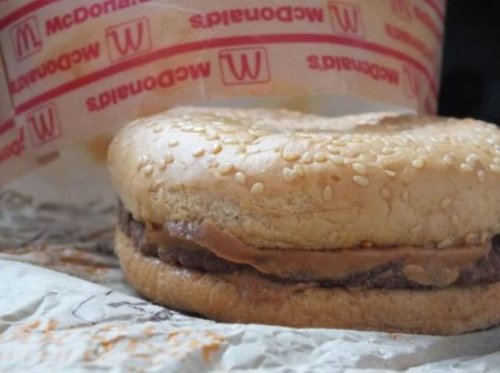 Как выглядит чизбургер 20-летней давности (7 фото)