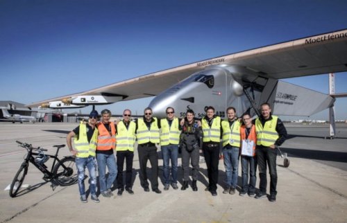 Solar Impulse 2 отправился в кругосветное путешествие (8 фото)