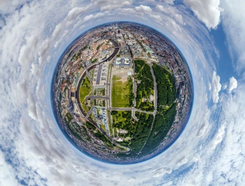 Города мира, превращённые в маленькие планеты (16 фото)
