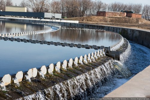 Процесс очистки воды в Москве (22 фото)