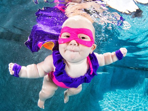 Малыши под водой в фотографиях Сета Кастила (17 фото)