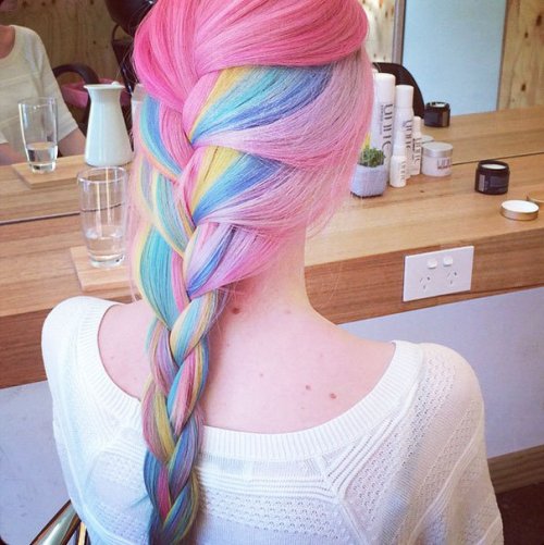Радужные волосы — новый модный тренд (13 фото)