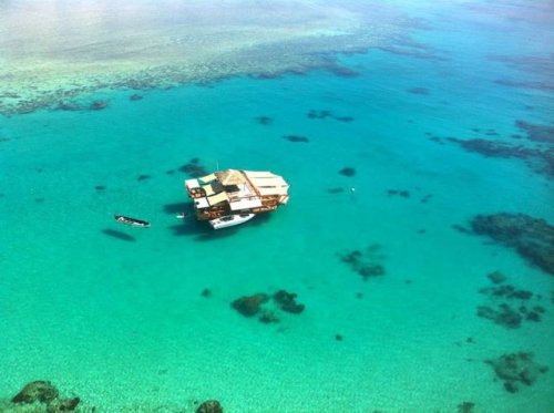 Плавучий бар "Cloud 9" на Фиджи (14 фото)