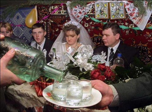 Смешные и забавные свадебные снимки из глубинки (21 фото)