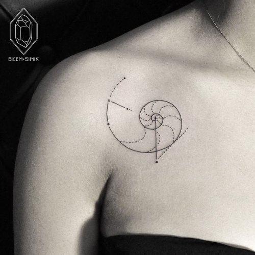 Геометрические татуировки художницы Bicem Sinik (32 фото)
