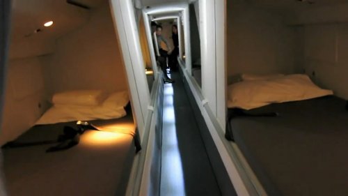 Секретные спальни в Боингах 777 и 787 для членов экипажа, выполняющих длительные перелёты (18 фото)