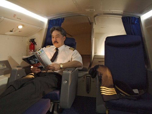 Секретные спальни в Боингах 777 и 787 для членов экипажа, выполняющих длительные перелёты (18 фото)