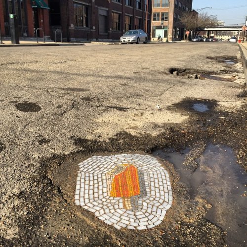 В Чикаго дорожные ямы латают мороженым (9 фото)