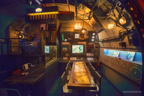 Тематическая пивная в Румынии в виде подводной лодки (17 фото)