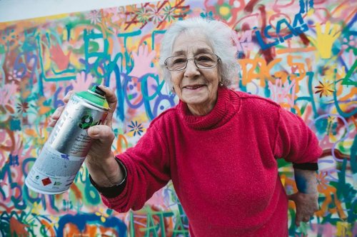 Пожилые португальцы вливаются в стрит-арт движение (12 фото)