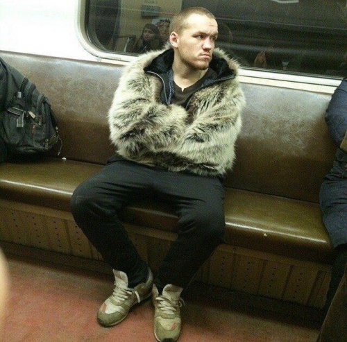 Модники питерского метро (29 фото)