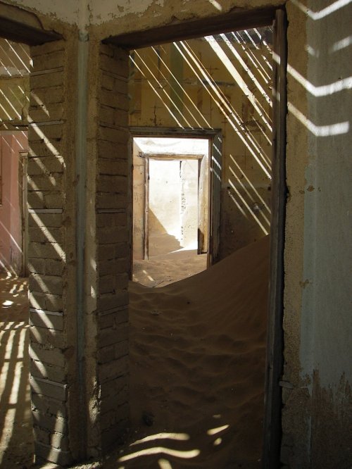 Колманскоп: город-призрак в пустыне Намиб (14 фото)