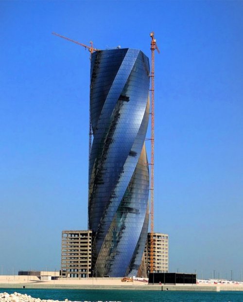 В Бахрейне возводят многоэтажную башню в форме сверла (5 фото)