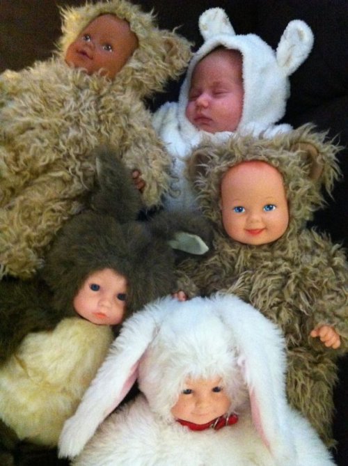 Малыши, похожие на своих кукол (32 фото)