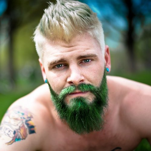 Новый тренд в мужской моде: цветные волосы и борода (20 фото)