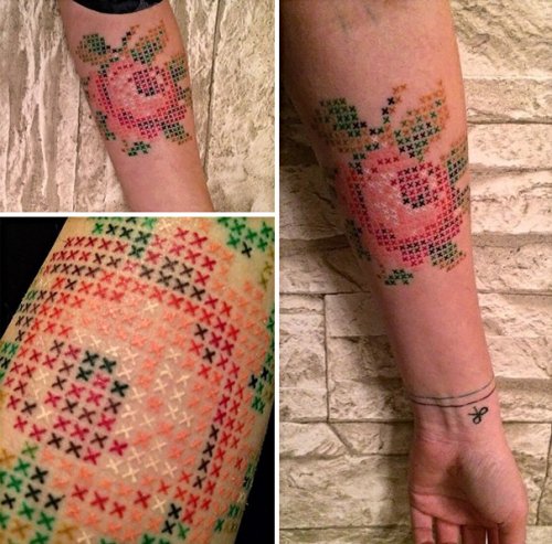 Татуировки в виде вышивки крестиком (12 фото)