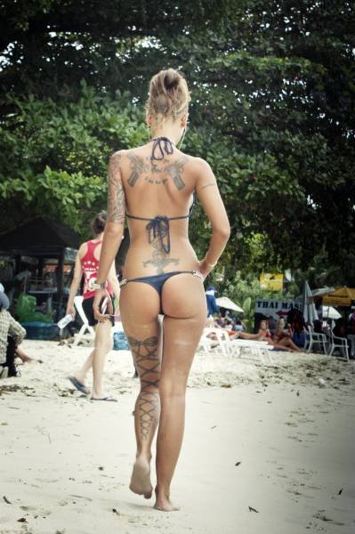 Соблазнительные девушки с татуировками (26 фото)