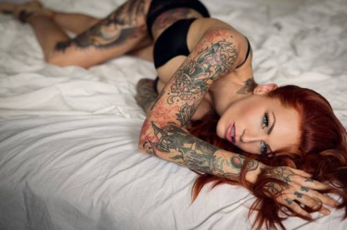 Соблазнительные девушки с татуировками (26 фото)