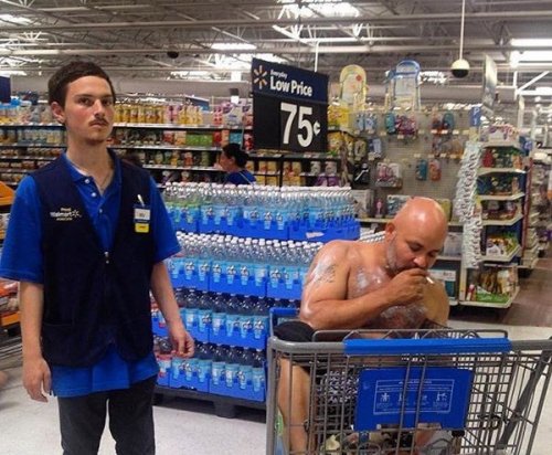 Чудаки и чудачества в Walmart (24 фото)