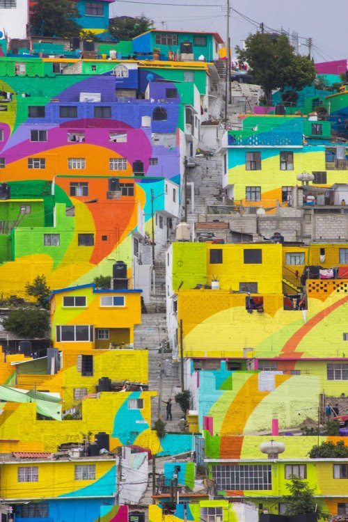 Гигантский настенный рисунок, преобразивший городок Палмитас (9 фото + видео)