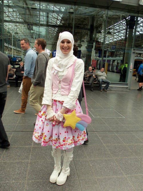 Модный тренд мусульманских лолит, вдохновлённый Японией (13 фото)