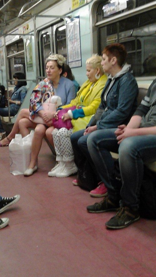 Необычные пассажиры в метро (20 фото)