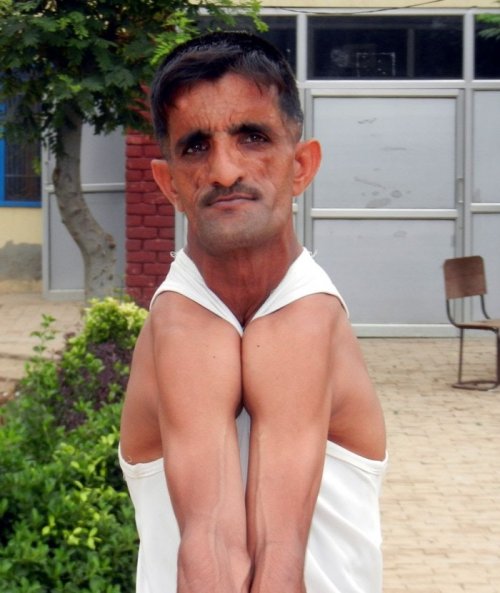 Гуттаперчевый мужчина Раммихар Пуния (8 фото)