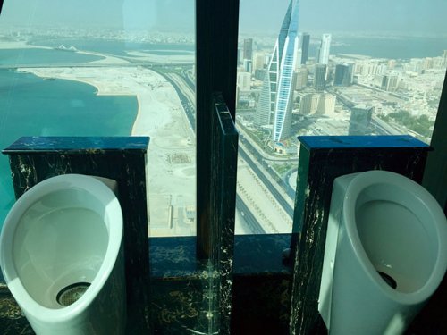 Необычные туалеты в разных уголках планеты (23 фото)