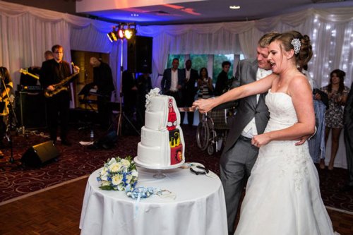 Двуликий свадебный торт-компромисс (3 фото)