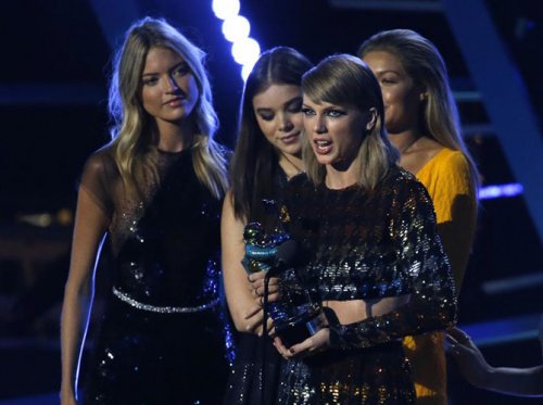 Церемония награждения MTV Video Music Awards 2015 (21 фото)