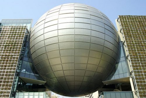 Необычный планетарий в форме шара в Нагое (11 фото)
