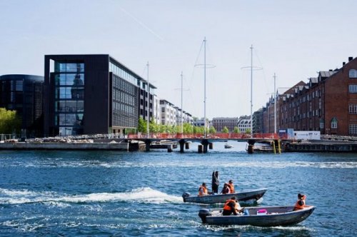 Необычный мост Cirkelbroen в Копенгагене (9 фото)