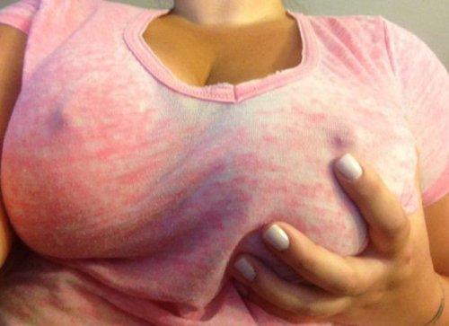 Девушки с соблазнительной грудью (29 фото)